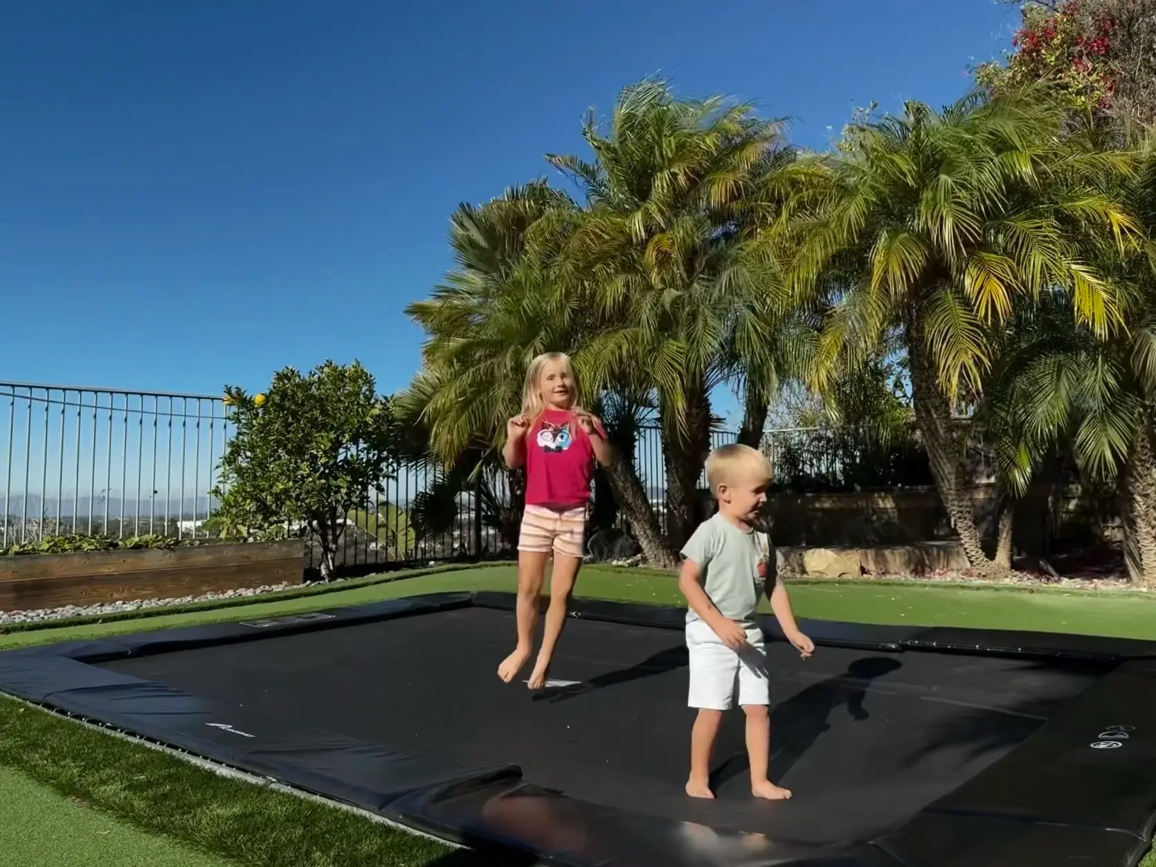Imagem do artigo How Long Does a Trampoline Last? (+ What Impacts Its Lifespan)