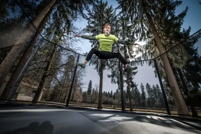 Imagem do artigo Best Trampoline Sizes for Adults | Akrobat USA